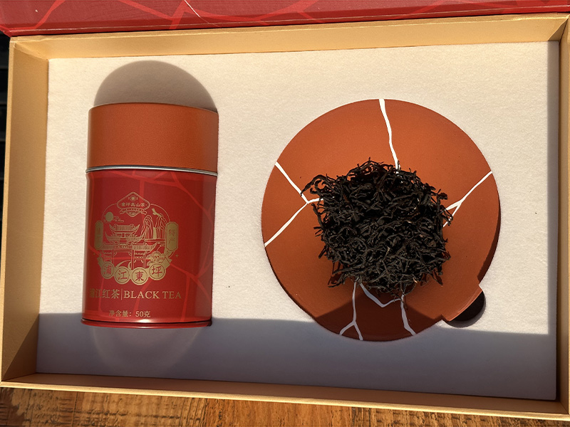 大兴安岭万年上山茶与器