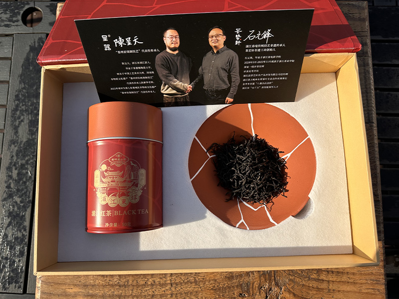 大兴安岭万年上山茶与器